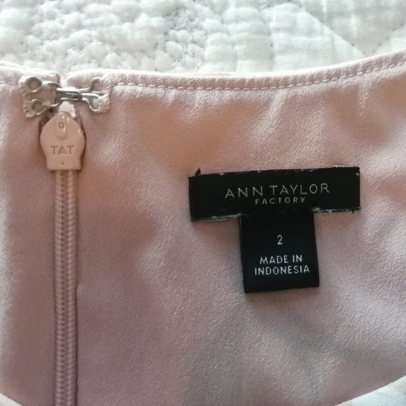 Ann Taylor Pink Lilly Dress (2)  💮🌴 - Picture 5 of 6
